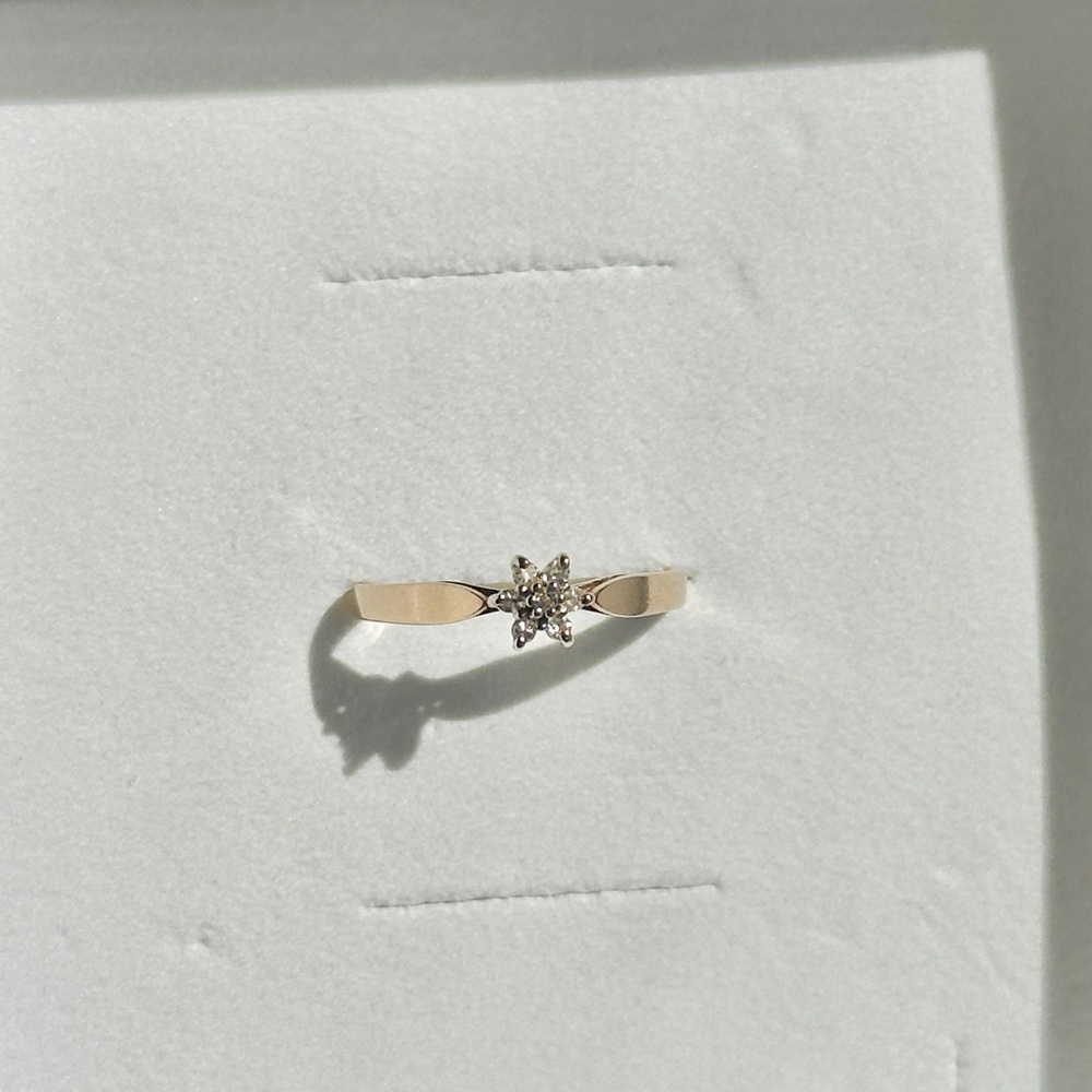 10k Gold diamond cluster ring